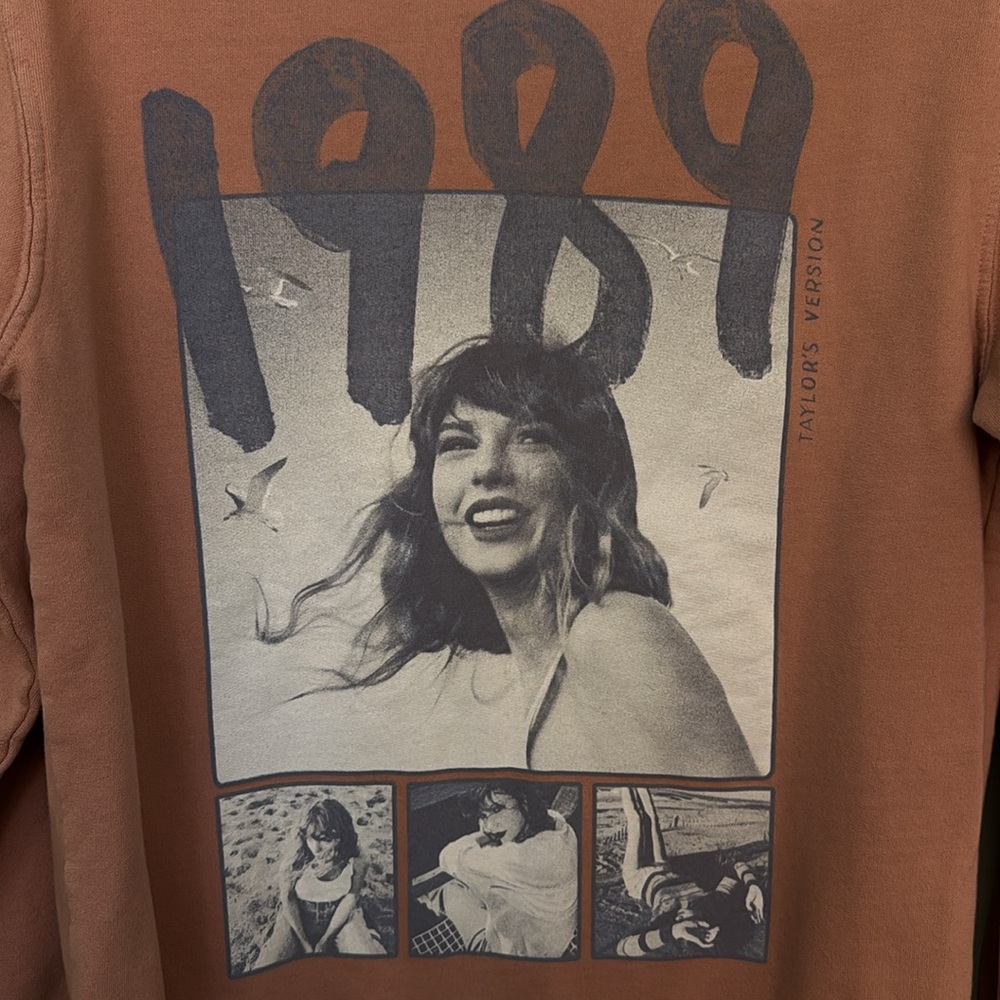 Taylor Swift 1989 crew neck sweatshirt size S - Picture 3 of 6